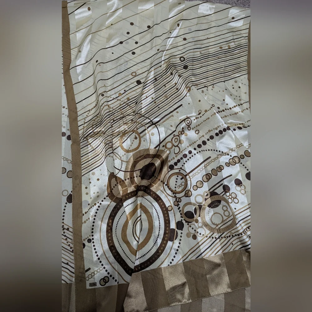SINAM Geometric Patterned Scarf/Hijabi in Cream and Brown